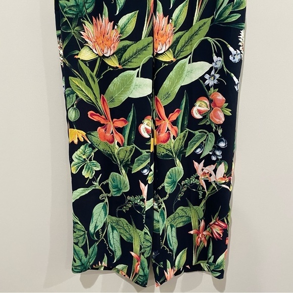 CHICO’S Floral Print Wide Leg Soft Crops Pants Lightweight Pockets Size .5 US 6 - Picture 4 of 12